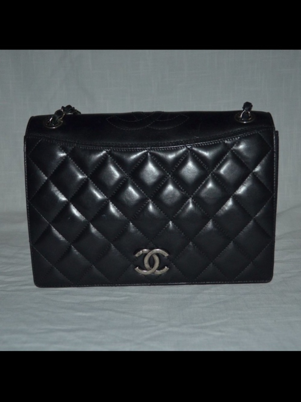Chanel Black Quilted Leather Silver CC Hardware Shoulder Chain Strap Han…
